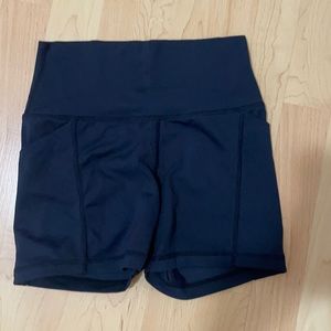 Senita 3” pocket short